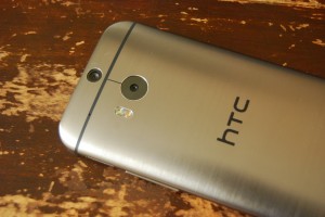 HTC-One-M8-Back-Flash