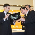 ASUS CEO Jerry Shen Introduces the Taichi_ Ultrabook_  to Taiwanese President Ma Ying-jeou