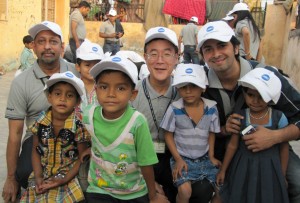 Mr. Tadahiko Sumitani(Managing Director, Konica Minolta) and Mr. V. Balakrishnan(Executive GM (marketing), Konica Minolta) with children of Smile Foundation-