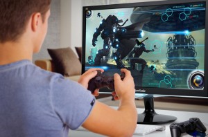 Mann mit Controler für Videospiel