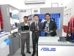 Mr. Peter Chang, Regional Head - South Asia & Country Manager displaying products at the Vadodara Retail Store
