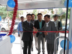 Mr. Peter Chang, Regional Head - South Asia & Country Manager inaugarating the Vadodara Retail Store