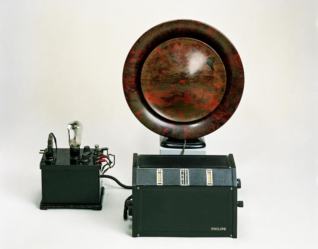 900409-11-31a (van neg), Eerste Philips radio, type 2501, 1927, 811.211 (Ph100, 56-1)