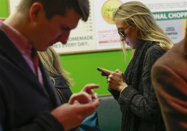 mobile-users-reuters-635
