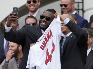 obama_red_sox_baseball_slefie_ap