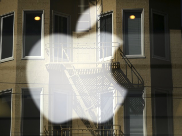 apple_store_reflection_reuters