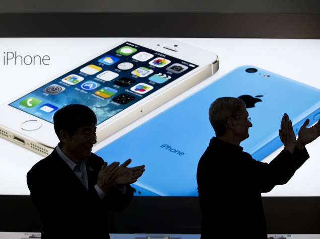 tim_cook_iphone_praise_ap