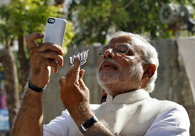 narendra_modi_selfie_voting_reuters