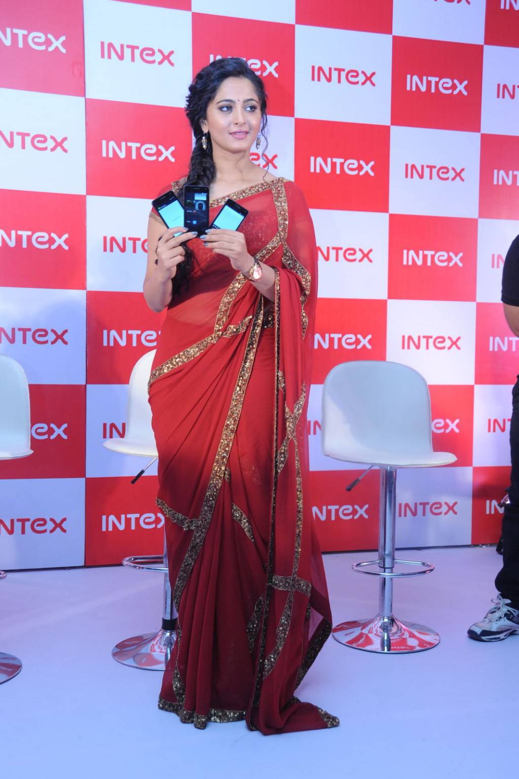 Anushka Stills At INTEX Aqua Smartphone Launch 7