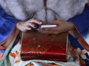 lady using samrtphone