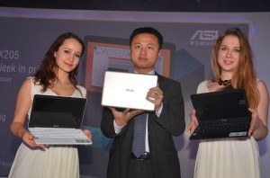 Mr. Peter Chang, Regional Head, South Asia & Country Manager, System Business Group, ASUS India launching ASUS EeeBook