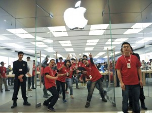 apple china store employees