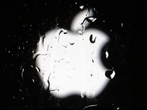 apple logo water droplets