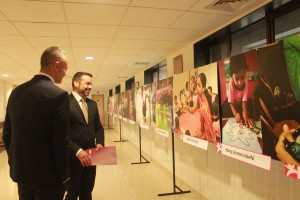 Jaume President founder viewing the photo exhibition (1)