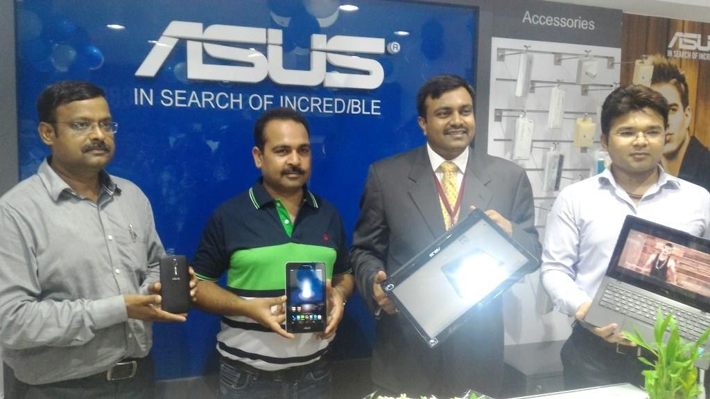 Mr. Kumar Tanksale, Manager Retail, System Business Group, ASUS India launching First Store in Lucknow
