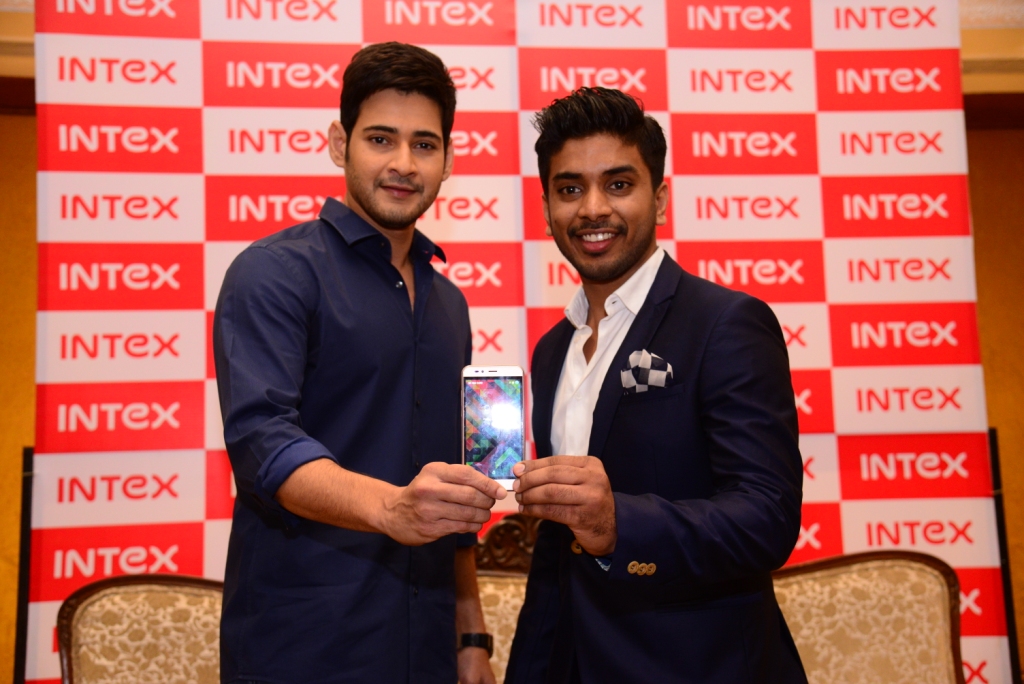 Keshav Bansal, Director - Intex Technologies (Right) and Mahesh Babu (Left)