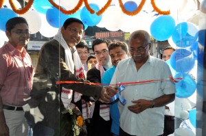Mr. Arnold Su, Distribution Manager, System Business Group, ASUS India, Mr. David, Product Manager, India & Mr. Pankaj Kar, Branch Head, Northeast inaugurating the store in the presence of