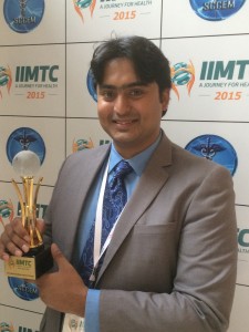 Abdul Hadi Shaikh_CEO of Fxkart.com with the award