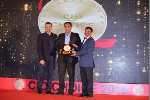 L to R - Mr. Ramandeep Singh Virdi , Vice President, Group IT at InterGlobe Enterprises_ Indrajit Belgundi, Director and General Manager, EUC, Dell & Mr. Ramandeep Singh Virdi , Vice Presid