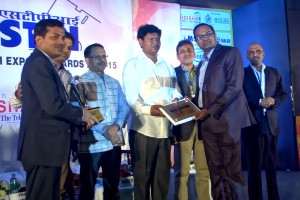 From (L-R) Rudra Shankar Shatapathy, Group MD and CEO, In2IT Technologies and Vishal Barapatre,Group CTO, In2IT Technologies receiving the award from Manoj Panda, Director STPI,Odisha