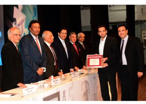 Mr. Dayle de Souza, JMD, Writer Corporation receiving the IMC RBNQA Certificate of Merit from Mr. F C Kohli, former Deputy Chairman, Tata Consultancy Services