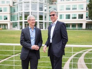 apple_ceo_tim_cook_and_sap_ceo_bill_mcdermott_meet_at_apples_campus_in_cupertino_image_courtesy_sap_2qeHo