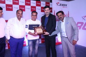 ziox-mobile-top-management-presenting-distributors-recognition-award