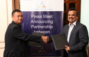 r-l-ajay-laddha-co-founder-yms-mobitech-and-stanley-chu-founder-and-director-capdase