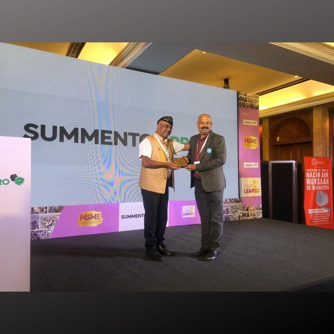 Satish Jha,–Senior Sales Manager (R) -ACTA receiving the Time2Leap R&D Award