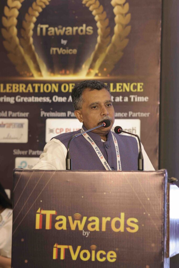 Dr. Tarun Kumar Taunk addressing the audience.